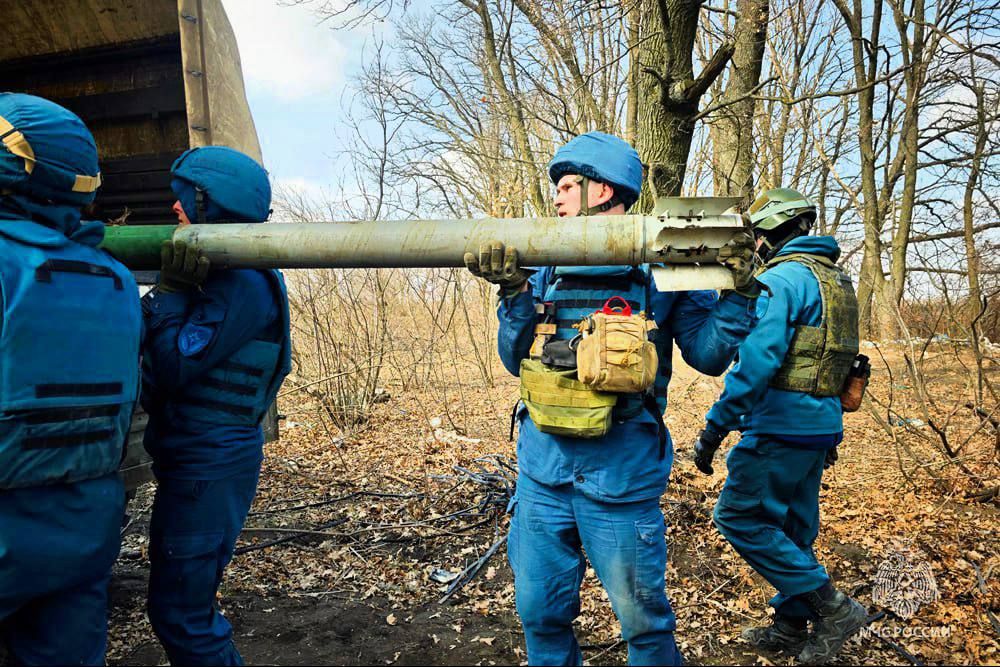МЧС России успешно разминировало почти 480 боеприпасов, найденные сотрудниками МВД по ДНР на освобожденных территориях МЧС России успешно разминировало почти 480 боеприпасов, найденные сотрудниками МВД по ДНР на освобожденных территориях