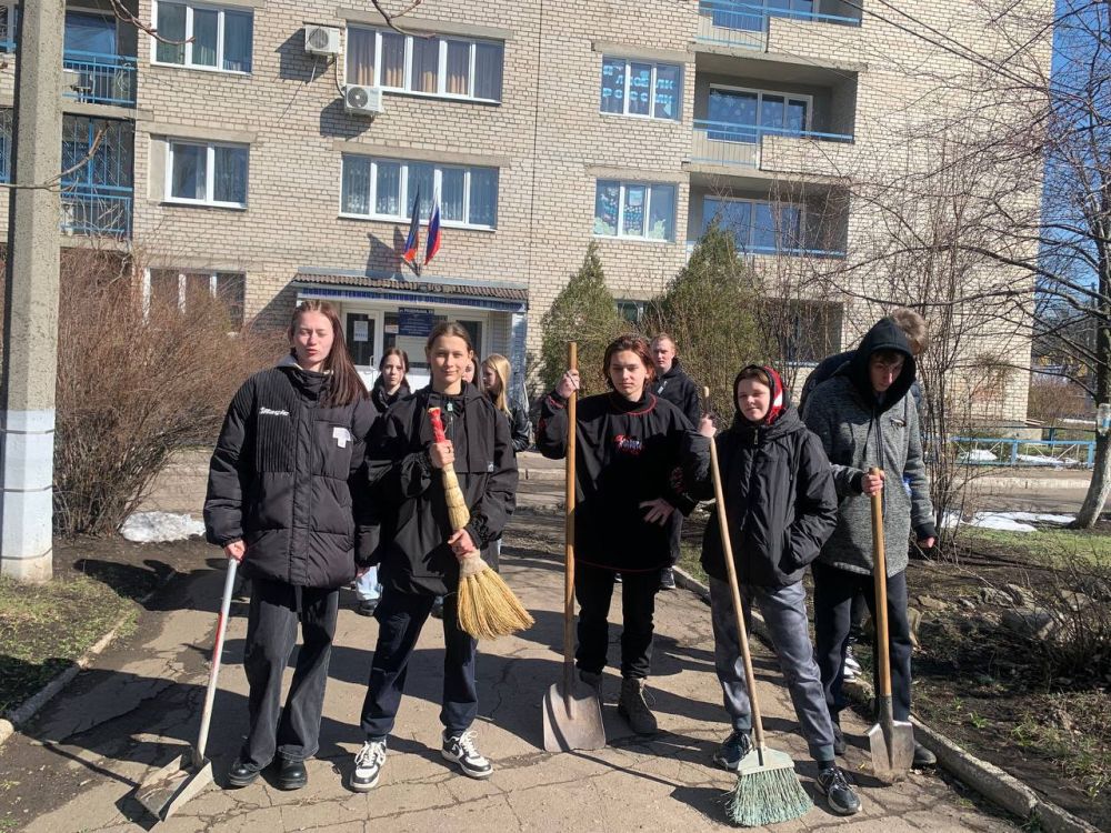 Елена Рязанцева: В рамках проекта Всероссийской политической партии «Единая Россия» «Городская среда», в Пролетарском районе прошла акция "Чистый четверг" Елена Рязанцева: В рамках проекта Всероссийской политической партии «Единая Россия» «Городская среда», в Пролетарском районе прошла акция "Чистый четверг"