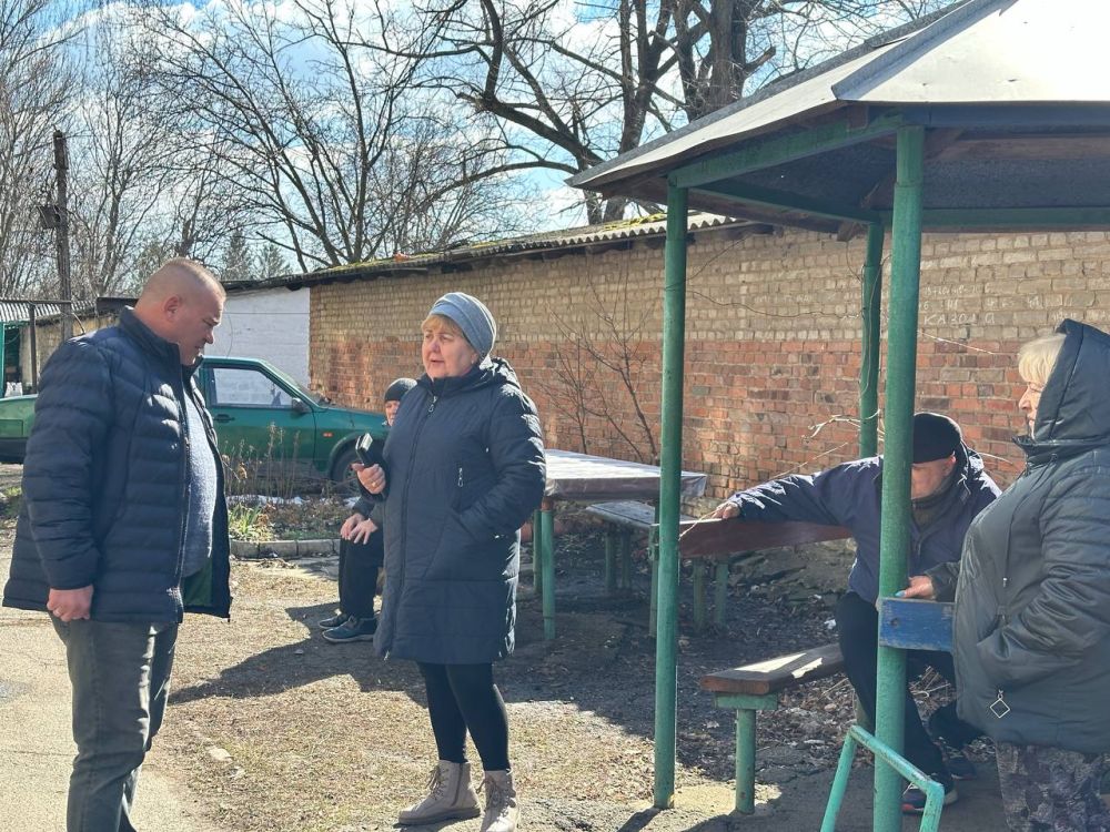 Сход граждан. Сегодня, 20 марта, заместитель главы администрации городского округа Иловайск Кузнецов Александр Васильевич провел встречу с населением на подведомственной территории администрации городского округа Иловайск... Сход граждан. Сегодня, 20 марта, заместитель главы администрации городского округа Иловайск Кузнецов Александр Васильевич провел встречу с населением на подведомственной территории администрации городского округа Иловайск...