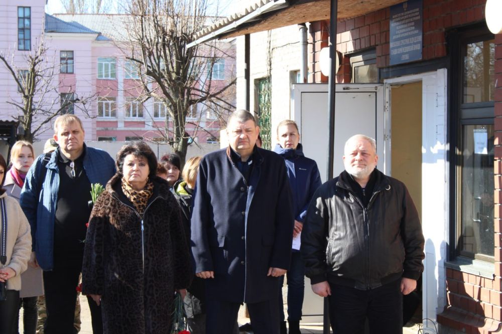 Иван Приходько: Сегодня, 20 марта, в Горловке состоялась церемония открытия мемориальной доски фельдшеру выездной бригады скорой медицинской помощи – Ольге Николаевне Горбовской Иван Приходько: Сегодня, 20 марта, в Горловке состоялась церемония открытия мемориальной доски фельдшеру выездной бригады скорой медицинской помощи – Ольге Николаевне Горбовской