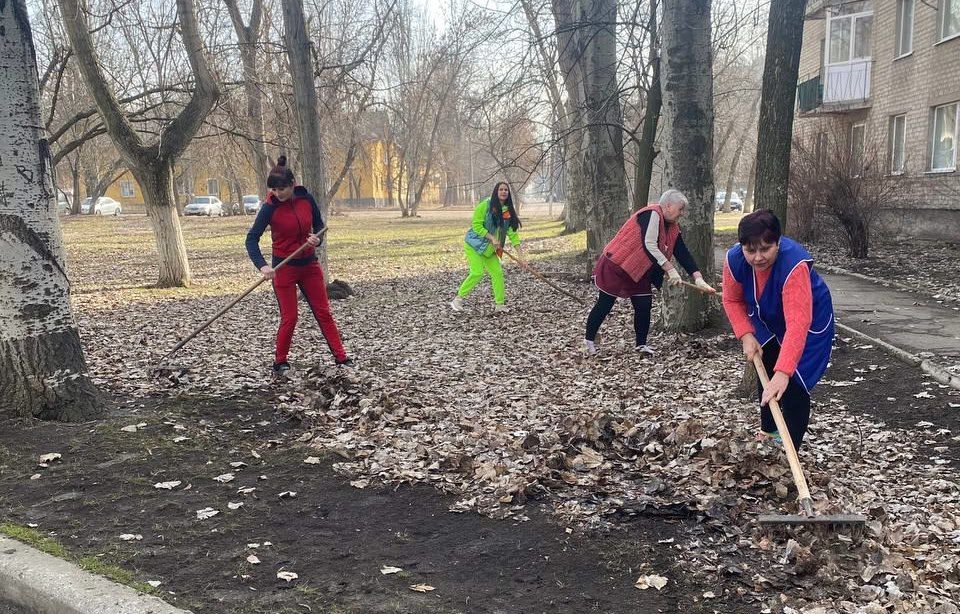 Елена Рязанцева: В рамках проекта Всероссийской политической партии «Единая Россия» «Городская среда», в Пролетарском районе прошла акция "Чистый четверг" Елена Рязанцева: В рамках проекта Всероссийской политической партии «Единая Россия» «Городская среда», в Пролетарском районе прошла акция "Чистый четверг"