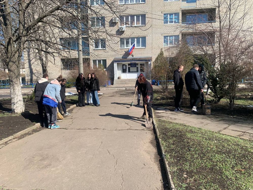 Елена Рязанцева: В рамках проекта Всероссийской политической партии «Единая Россия» «Городская среда», в Пролетарском районе прошла акция "Чистый четверг" Елена Рязанцева: В рамках проекта Всероссийской политической партии «Единая Россия» «Городская среда», в Пролетарском районе прошла акция "Чистый четверг"