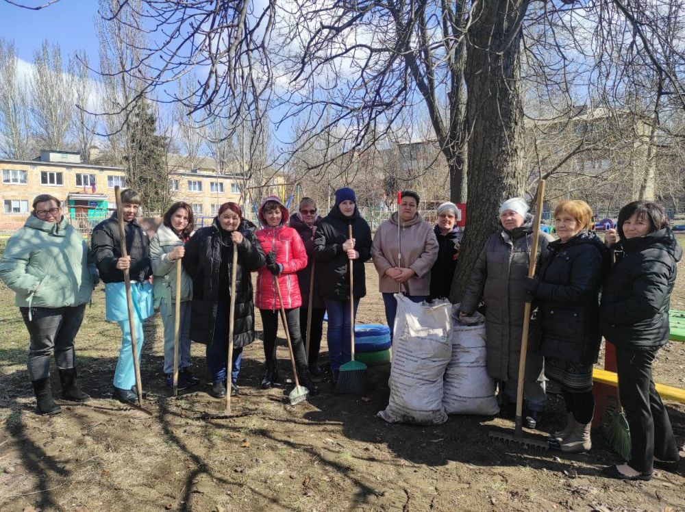 Елена Рязанцева: В рамках проекта Всероссийской политической партии «Единая Россия» «Городская среда», в Пролетарском районе прошла акция "Чистый четверг" Елена Рязанцева: В рамках проекта Всероссийской политической партии «Единая Россия» «Городская среда», в Пролетарском районе прошла акция "Чистый четверг"