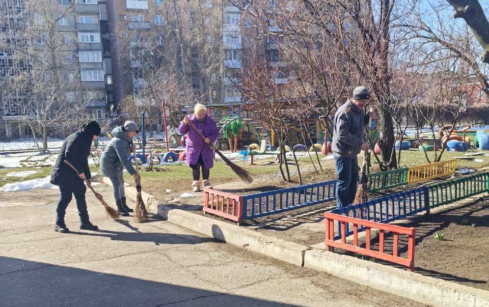 Елена Рязанцева: В рамках проекта Всероссийской политической партии «Единая Россия» «Городская среда», в Пролетарском районе прошла акция "Чистый четверг" Елена Рязанцева: В рамках проекта Всероссийской политической партии «Единая Россия» «Городская среда», в Пролетарском районе прошла акция "Чистый четверг"