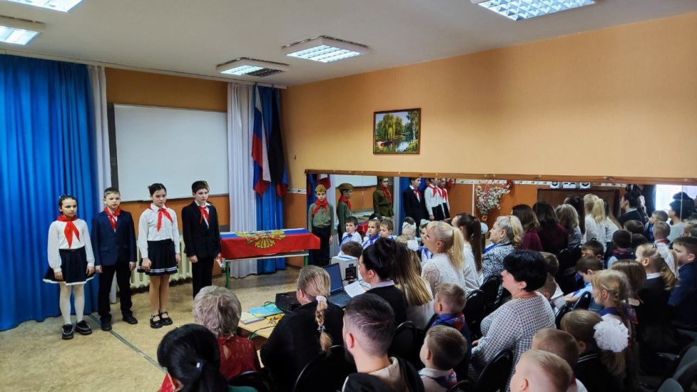 В школе Ждановки открыли «Парту Героя» В школе Ждановки открыли «Парту Героя»