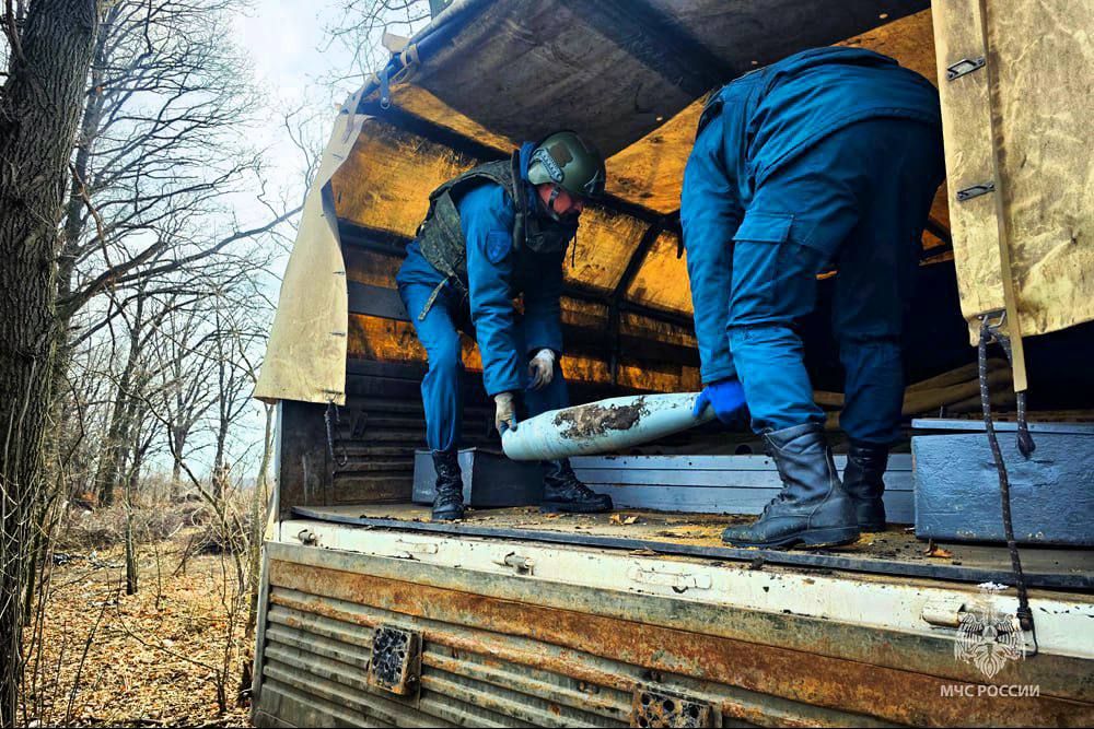 МЧС России успешно разминировало почти 480 боеприпасов, найденные сотрудниками МВД по ДНР на освобожденных территориях МЧС России успешно разминировало почти 480 боеприпасов, найденные сотрудниками МВД по ДНР на освобожденных территориях