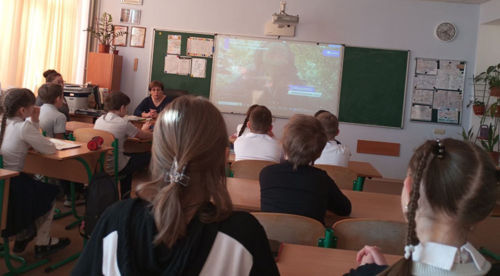 Участниками громких чтений "Читаем, чтобы помнить", проведённых в рамках Недели детской и юношеской книги, стали сегодня обучающиеся 5-Б класса ГБОУ "Волновахская школа №5 Волновахского м.о." Участниками громких чтений "Читаем, чтобы помнить", проведённых в рамках Недели детской и юношеской книги, стали сегодня обучающиеся 5-Б класса ГБОУ "Волновахская школа №5 Волновахского м.о."