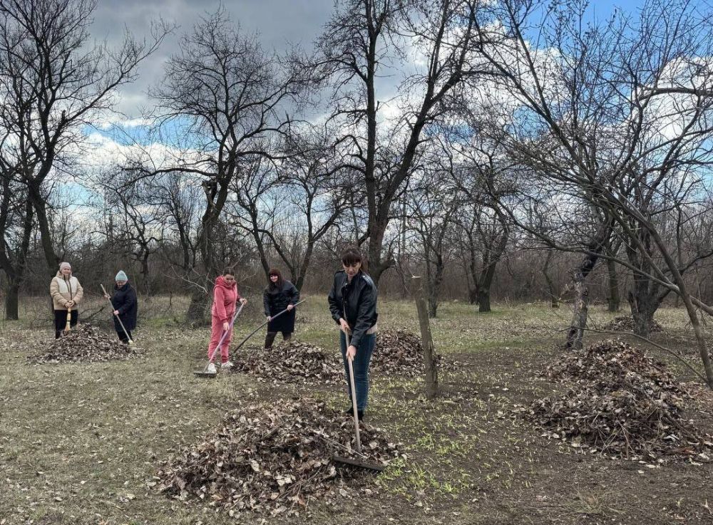 Улучшаем городскую среду: Петровский район присоединился к акции «Чистый четверг» Улучшаем городскую среду: Петровский район присоединился к акции «Чистый четверг»