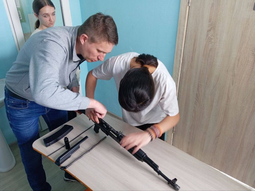 В ГБОУ " Волновахская школа №2 Волновахского м.о." полным ходом идёт подготовка обучающихся к муниципальному этапу Всероссийской военно-патриотической игры "Зарница 2.0" В ГБОУ " Волновахская школа №2 Волновахского м.о." полным ходом идёт подготовка обучающихся к муниципальному этапу Всероссийской военно-патриотической игры "Зарница 2.0"