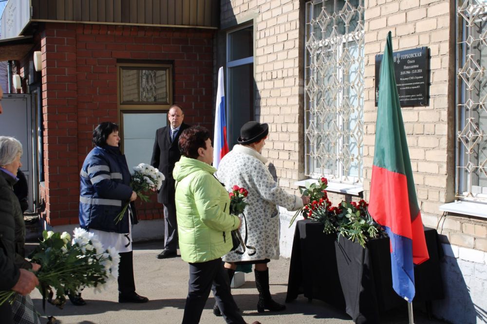 Иван Приходько: Сегодня, 20 марта, в Горловке состоялась церемония открытия мемориальной доски фельдшеру выездной бригады скорой медицинской помощи – Ольге Николаевне Горбовской Иван Приходько: Сегодня, 20 марта, в Горловке состоялась церемония открытия мемориальной доски фельдшеру выездной бригады скорой медицинской помощи – Ольге Николаевне Горбовской