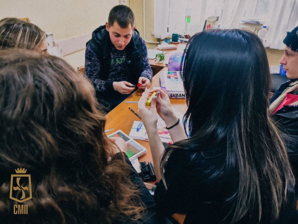 .а в свободное от учёбы и мероприятий время ребята с удовольствием проводят время вместе за различными увлечениями .а в свободное от учёбы и мероприятий время ребята с удовольствием проводят время вместе за различными увлечениями