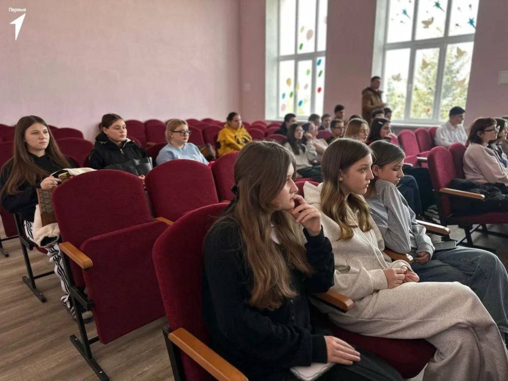 Диалог на равных. Для Первых Докучаевска прошла Классная встреча с заместителем Председателя Народного Совета Донецкой Народной Республики Андреем Крамаром Диалог на равных. Для Первых Докучаевска прошла Классная встреча с заместителем Председателя Народного Совета Донецкой Народной Республики Андреем Крамаром