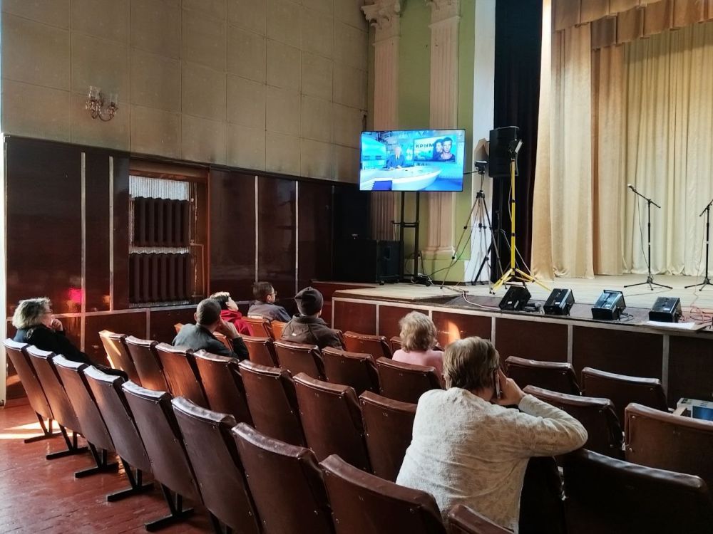 19 марта в МБУ «МИРОНОВСКИЙ ПОСЕЛКОВЫЙ ДК» состоялся кинопоказ фильма "Крым" (2017) 19 марта в МБУ «МИРОНОВСКИЙ ПОСЕЛКОВЫЙ ДК» состоялся кинопоказ фильма "Крым" (2017)