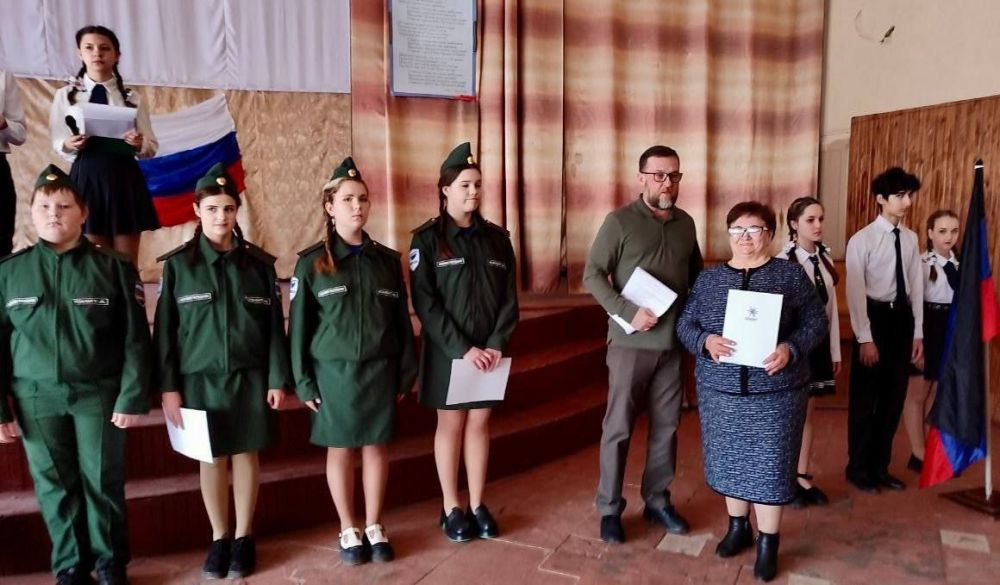 Ветераны специальной военной операции Ждановки приняли участие в торжественной церемонии награждения енакиевских кадетов Ветераны специальной военной операции Ждановки приняли участие в торжественной церемонии награждения енакиевских кадетов