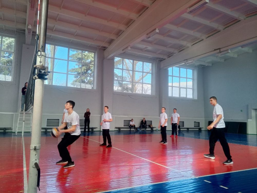 В Снежном состоялся II этап Спартакиады по волейболу среди юношей и девушек В Снежном состоялся II этап Спартакиады по волейболу среди юношей и девушек