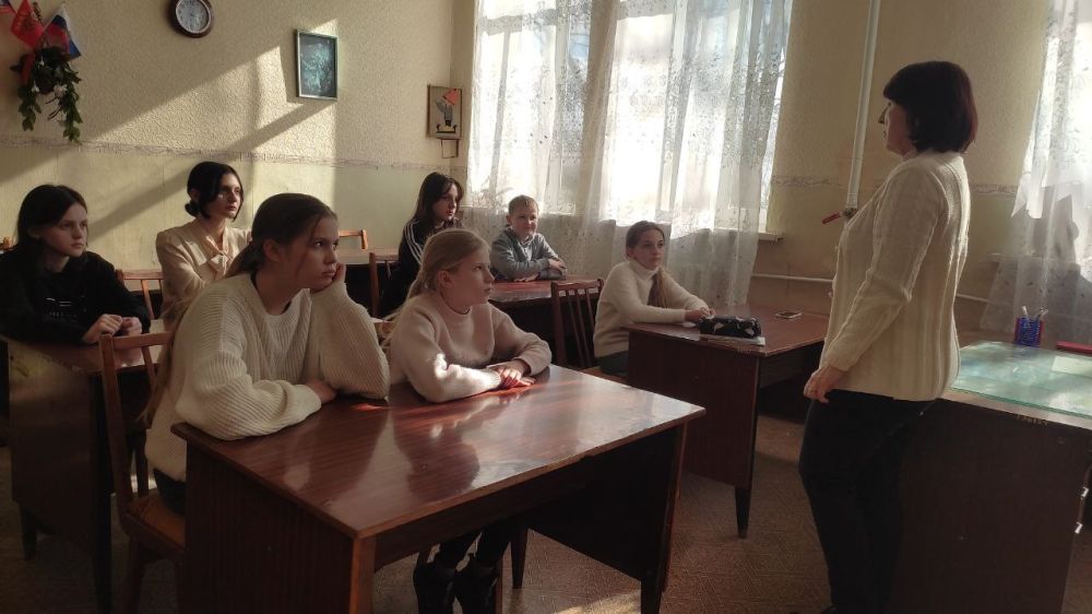 17 марта преподаватель МБУ ДО "Харцызская детская школа искусств" Шевцова Виктория Владимировна" провела с учащимися классный час о толерантности и противодействию терроризму "Терроризм - зло против человека" 17 марта преподаватель МБУ ДО "Харцызская детская школа искусств" Шевцова Виктория Владимировна" провела с учащимися классный час о толерантности и противодействию терроризму "Терроризм - зло против человека"