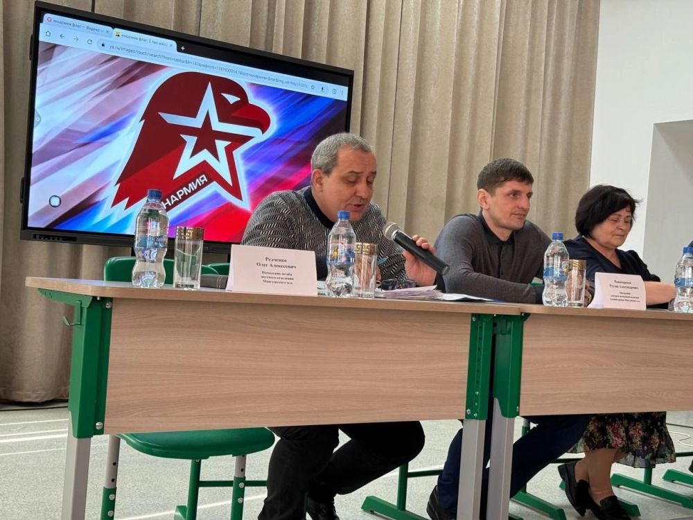 Состоялся слёт Мангушского местного отделения юнармии ДНР, на базе ГБОУ «Ялтинская школа № 2», на котором присутствовали начальник штаба Местного отделения Редченко Олег Алексеевич, заведующий сектором молодежной политики... Состоялся слёт Мангушского местного отделения юнармии ДНР, на базе ГБОУ «Ялтинская школа № 2», на котором присутствовали начальник штаба Местного отделения Редченко Олег Алексеевич, заведующий сектором молодежной политики...