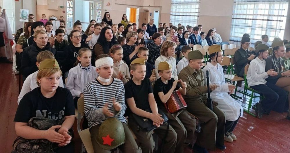 21 марта в ГБОУ «Мироновская школа №10 г.о. Дебальцево» прошёл фестиваль инсценированной военной песни «А песни тоже воевали…», посвященный 80-летию Великой Победы» 21 марта в ГБОУ «Мироновская школа №10 г.о. Дебальцево» прошёл фестиваль инсценированной военной песни «А песни тоже воевали…», посвященный 80-летию Великой Победы»