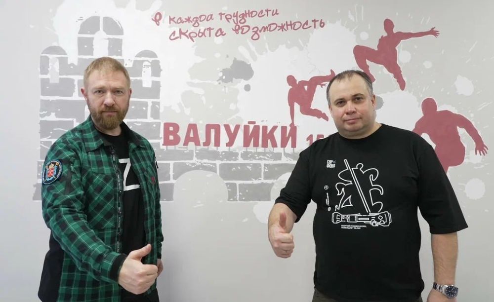 #депутат_Малькевич вместе с коллегами по Законодательному Собранию Санкт-Петербурга доставил гуманитарный груз в зону СВО #депутат_Малькевич вместе с коллегами по Законодательному Собранию Санкт-Петербурга доставил гуманитарный груз в зону СВО
