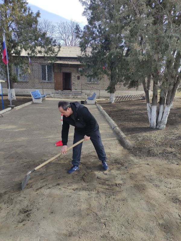 Сергей Желновач: 21.03.2025 в пгт.Луганское в рамках проведения двухмесячника по благоустройству прошел субботник.На заранее распределенные территории для уборки вышли работники организаций и учереждений поселка.Такая... Сергей Желновач: 21.03.2025 в пгт.Луганское в рамках проведения двухмесячника по благоустройству прошел субботник.На заранее распределенные территории для уборки вышли работники организаций и учереждений поселка.Такая...