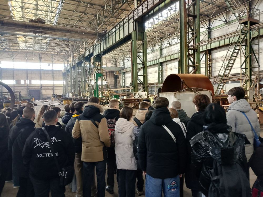 Профтур на Снежнянский завод: шаг к выбору профессии Профтур на Снежнянский завод: шаг к выбору профессии