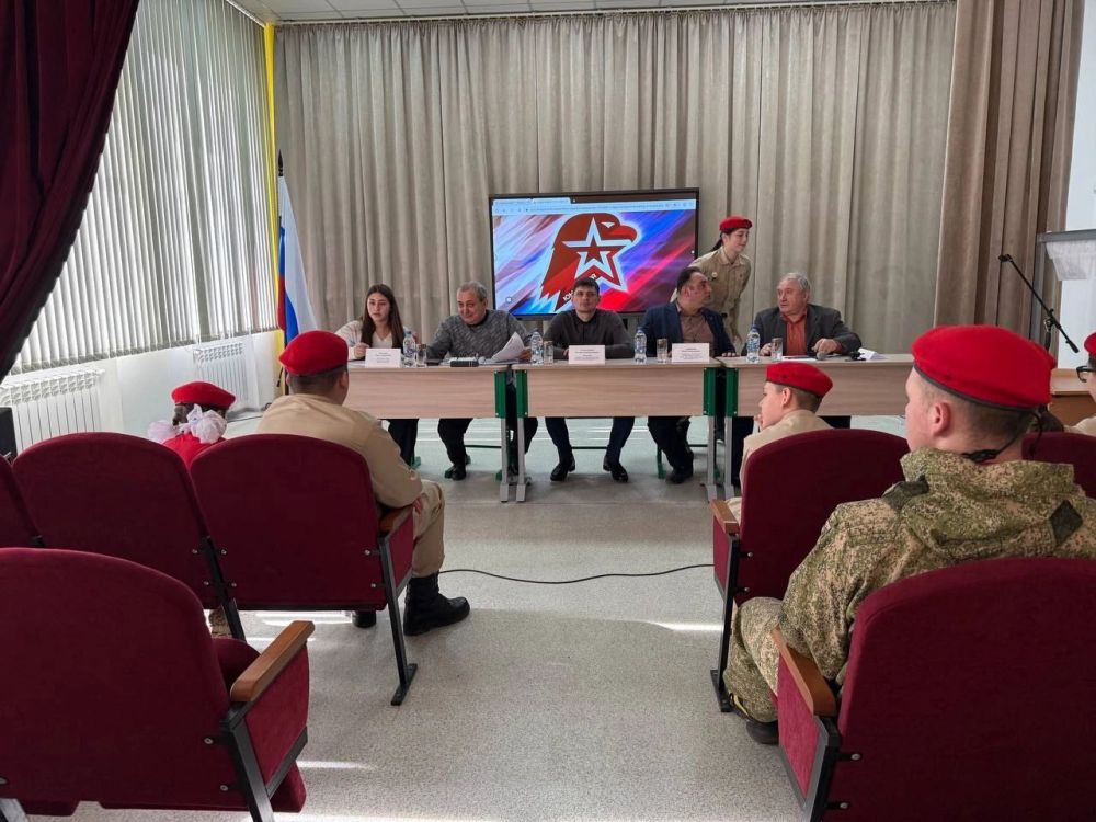 Состоялся слёт Мангушского местного отделения юнармии ДНР, на базе ГБОУ «Ялтинская школа № 2», на котором присутствовали начальник штаба Местного отделения Редченко Олег Алексеевич, заведующий сектором молодежной политики... Состоялся слёт Мангушского местного отделения юнармии ДНР, на базе ГБОУ «Ялтинская школа № 2», на котором присутствовали начальник штаба Местного отделения Редченко Олег Алексеевич, заведующий сектором молодежной политики...
