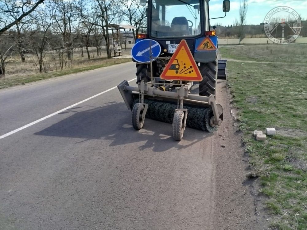 Под контролем ГКУ ДНР "Служба автомобильных дорог Донбасса" продолжаются мероприятия по весеннему содержанию сети автомобильных дорог общего пользования Под контролем ГКУ ДНР "Служба автомобильных дорог Донбасса" продолжаются мероприятия по весеннему содержанию сети автомобильных дорог общего пользования