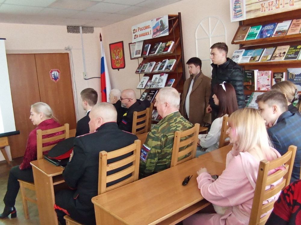 Урок мужества. В Центральной городской библиотеке имени А.И. Куприна состоялся урок мужества «В годы суровых испытаний», по инициативе городской прокуратуры и посвященный 80-летию Победы в Великой Отечественной войне Урок мужества. В Центральной городской библиотеке имени А.И. Куприна состоялся урок мужества «В годы суровых испытаний», по инициативе городской прокуратуры и посвященный 80-летию Победы в Великой Отечественной войне
