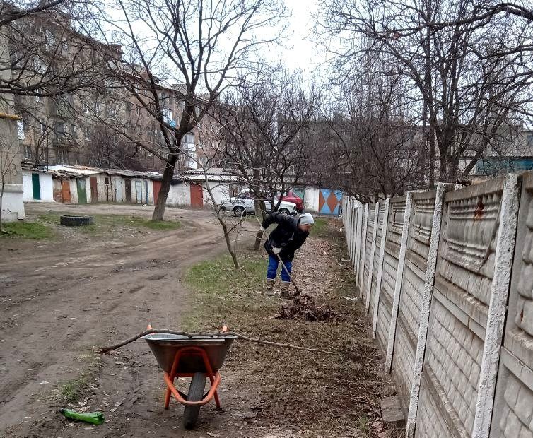 Ждановцы вышли на уборку города Ждановцы вышли на уборку города