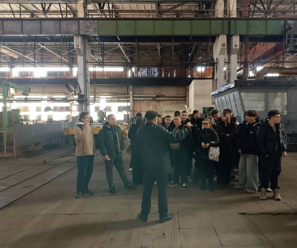 Профтур на Снежнянский завод: шаг к выбору профессии Профтур на Снежнянский завод: шаг к выбору профессии