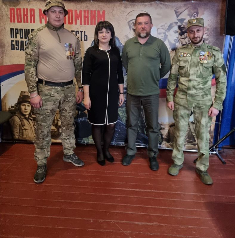 Ветераны специальной военной операции Ждановки приняли участие в торжественной церемонии награждения енакиевских кадетов Ветераны специальной военной операции Ждановки приняли участие в торжественной церемонии награждения енакиевских кадетов