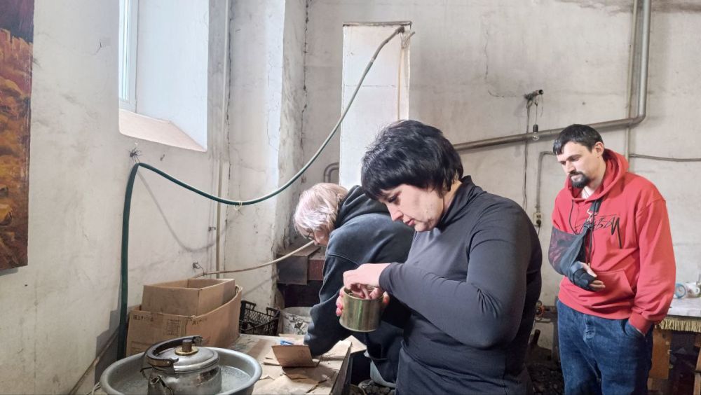 «МЫ ВМЕСТЕ». В пятницу, 21 марта 2025 года, коллектив МБУ «ДК им. В. Маяковского г. о. Торез» принял участие в акции по изготовлению окопных свечей для военнослужащих, находящихся в зоне проведения специальной военной... «МЫ ВМЕСТЕ». В пятницу, 21 марта 2025 года, коллектив МБУ «ДК им. В. Маяковского г. о. Торез» принял участие в акции по изготовлению окопных свечей для военнослужащих, находящихся в зоне проведения специальной военной...