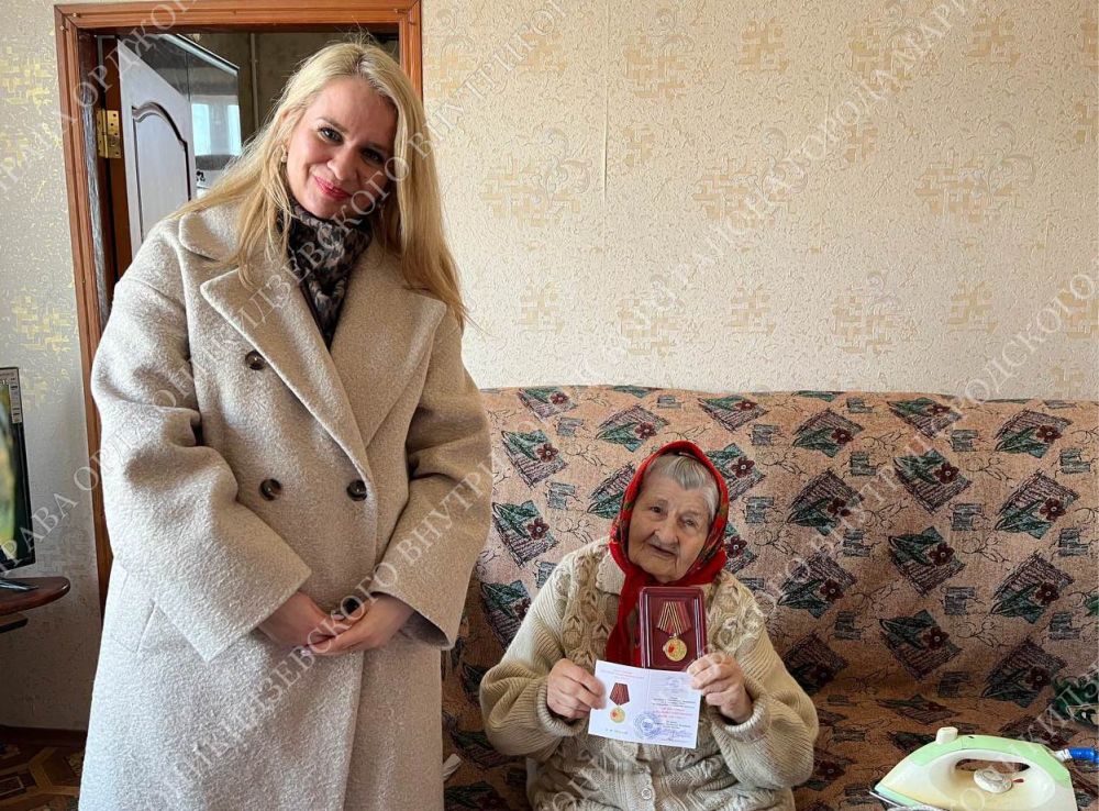 Сегодня заместитель руководителя Управы Орджоникидзевского внутригородского района Смирнова Юлия Николаевна вручила юбилейные медали ветеранам Великой Отечественной войны по случаю 80-летия Великой Победы Сегодня заместитель руководителя Управы Орджоникидзевского внутригородского района Смирнова Юлия Николаевна вручила юбилейные медали ветеранам Великой Отечественной войны по случаю 80-летия Великой Победы