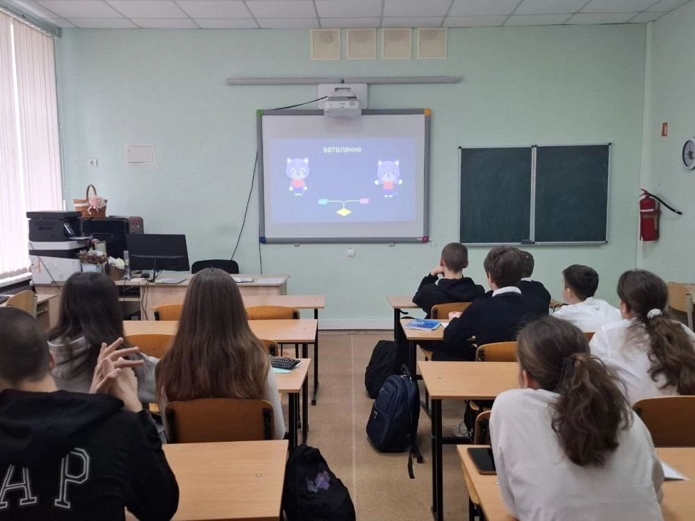 В рамках всероссийского образовательного проекта в сфере цифровой экономики, среди обучающихся 5-11 классов ГБОУ «Мангушская школа №1», прошёл «Урок цифры» по теме: «Технологии современного программирования» В рамках всероссийского образовательного проекта в сфере цифровой экономики, среди обучающихся 5-11 классов ГБОУ «Мангушская школа №1», прошёл «Урок цифры» по теме: «Технологии современного программирования»