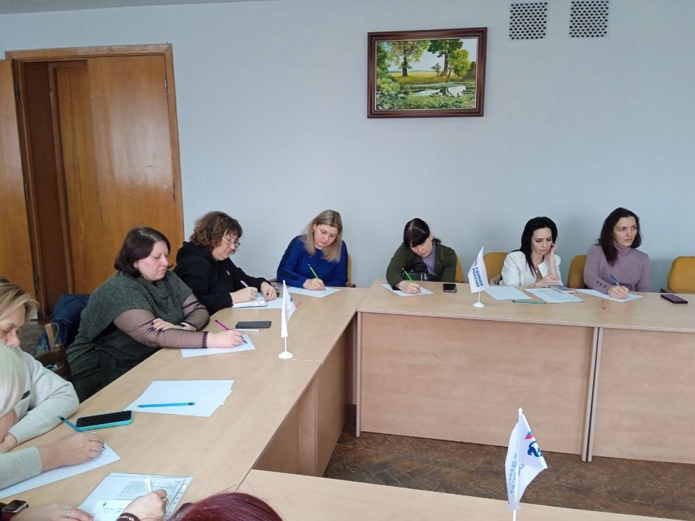 Сегодня, 21 марта, в Управе Калининского внутригородского района городского округа Донецк состоялось собрание секретарей первичных организаций Всероссийской политической партии «Единая Россия» Калининского района г. Донецка Сегодня, 21 марта, в Управе Калининского внутригородского района городского округа Донецк состоялось собрание секретарей первичных организаций Всероссийской политической партии «Единая Россия» Калининского района г. Донецка