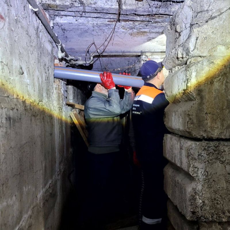 Сегодня, 21 марта, сотрудниками подрядной организации шеф-региона г. Москва совместно с МУП АГД «Управляющая компания Ленинского района г. Донецка», выполнены работы на аварийных участках на ул. Кирова, 44; ул. Аравийский... Сегодня, 21 марта, сотрудниками подрядной организации шеф-региона г. Москва совместно с МУП АГД «Управляющая компания Ленинского района г. Донецка», выполнены работы на аварийных участках на ул. Кирова, 44; ул. Аравийский...