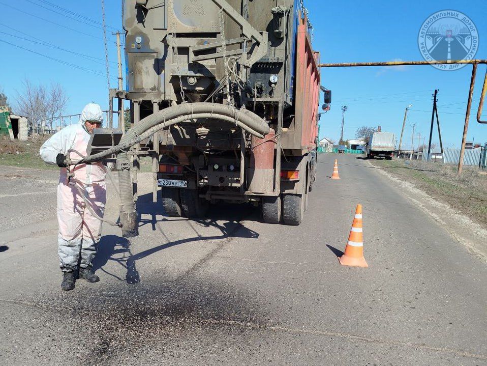 Под контролем ГКУ ДНР "Служба автомобильных дорог Донбасса" продолжаются мероприятия по весеннему содержанию сети автомобильных дорог общего пользования Под контролем ГКУ ДНР "Служба автомобильных дорог Донбасса" продолжаются мероприятия по весеннему содержанию сети автомобильных дорог общего пользования