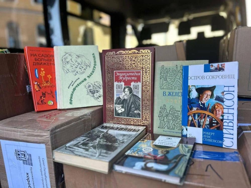 Комитет по транспорту Ленинградской области передал новые книги в Енакиево Комитет по транспорту Ленинградской области передал новые книги в Енакиево