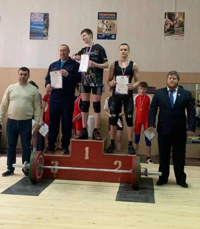 Спортсмены Снежного приняли участие в соревнованиях по тяжелой атлетике Спортсмены Снежного приняли участие в соревнованиях по тяжелой атлетике