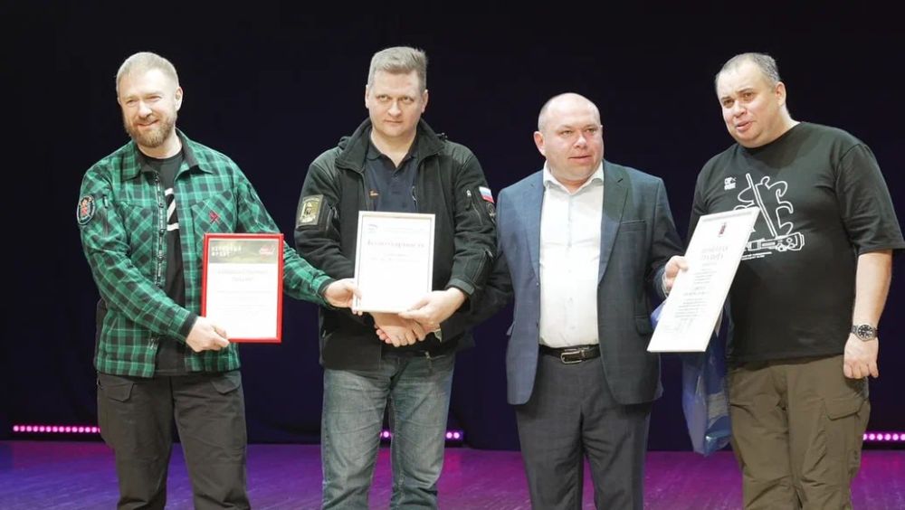 #депутат_Малькевич вместе с коллегами по Законодательному Собранию Санкт-Петербурга доставил гуманитарный груз в зону СВО #депутат_Малькевич вместе с коллегами по Законодательному Собранию Санкт-Петербурга доставил гуманитарный груз в зону СВО