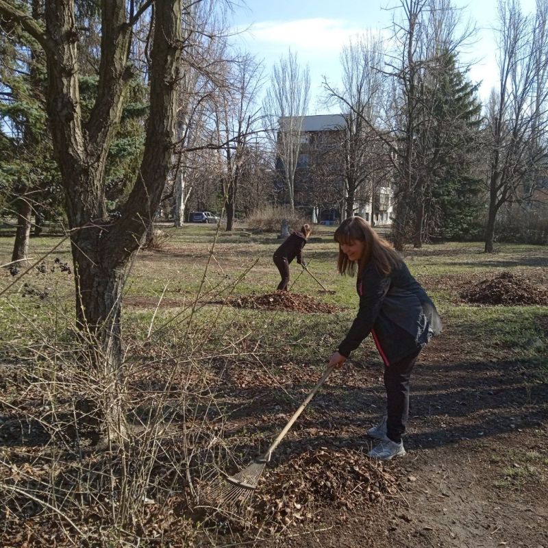 Сергей Желновач: Субботник в посёлке Новолуганское!!!!! Сергей Желновач: Субботник в посёлке Новолуганское!!!!!