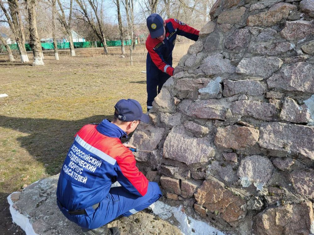 В преддверии 80-летия Великой Победы добровольцы ВСКС из Свердловской области и Донецкой Народной Республики провели акцию в Тельмановском районе В преддверии 80-летия Великой Победы добровольцы ВСКС из Свердловской области и Донецкой Народной Республики провели акцию в Тельмановском районе