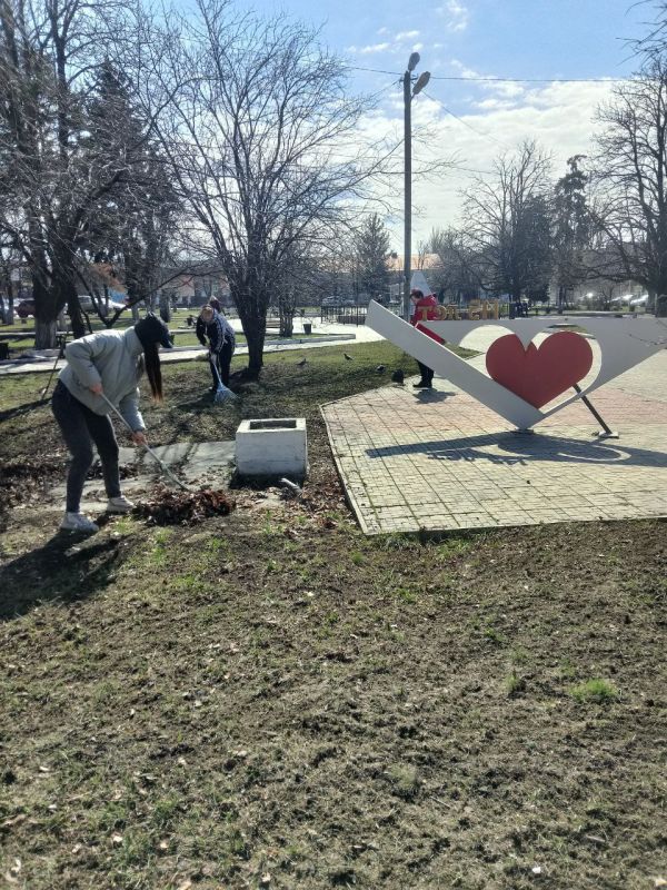 Сергей Желновач: Все на субботник!. 21 марта, в городском округе Дебальцево прошел общегородской субботник Сергей Желновач: Все на субботник!. 21 марта, в городском округе Дебальцево прошел общегородской субботник