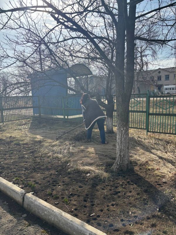 Сергей Желновач: 21.03.2025 в пгт.Луганское в рамках проведения двухмесячника по благоустройству прошел субботник.На заранее распределенные территории для уборки вышли работники организаций и учереждений поселка.Такая... Сергей Желновач: 21.03.2025 в пгт.Луганское в рамках проведения двухмесячника по благоустройству прошел субботник.На заранее распределенные территории для уборки вышли работники организаций и учереждений поселка.Такая...