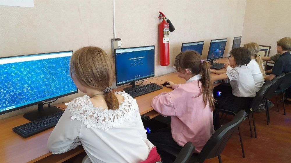 Для школьников Ждановки провели уроки «Опасные незнакомцы в Интернете» Для школьников Ждановки провели уроки «Опасные незнакомцы в Интернете»