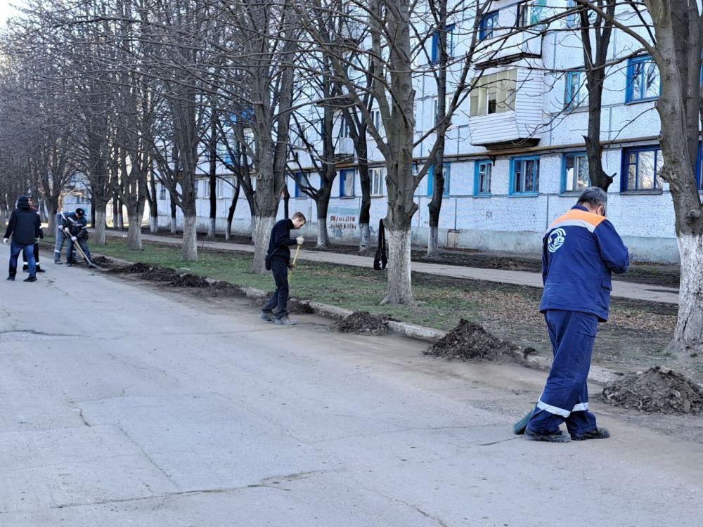 В городе Светлодарск продолжается двухмесячник по благоустройству и санитарной очистке городских территорий В городе Светлодарск продолжается двухмесячник по благоустройству и санитарной очистке городских территорий