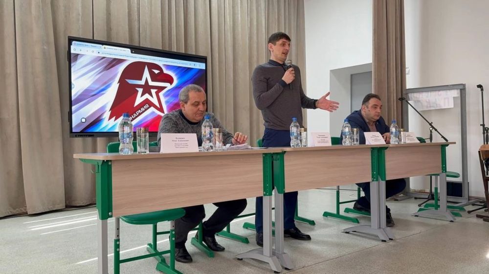 Состоялся слёт Мангушского местного отделения юнармии ДНР, на базе ГБОУ «Ялтинская школа № 2», на котором присутствовали начальник штаба Местного отделения Редченко Олег Алексеевич, заведующий сектором молодежной политики... Состоялся слёт Мангушского местного отделения юнармии ДНР, на базе ГБОУ «Ялтинская школа № 2», на котором присутствовали начальник штаба Местного отделения Редченко Олег Алексеевич, заведующий сектором молодежной политики...