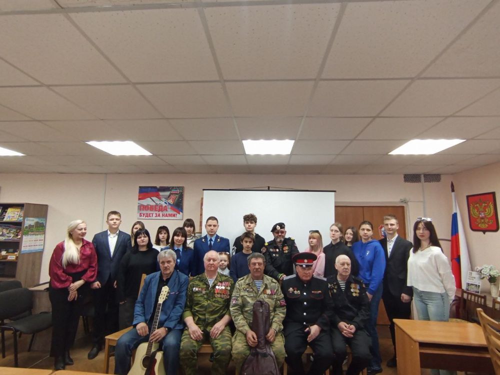 Урок мужества. В Центральной городской библиотеке имени А.И. Куприна состоялся урок мужества «В годы суровых испытаний», по инициативе городской прокуратуры и посвященный 80-летию Победы в Великой Отечественной войне Урок мужества. В Центральной городской библиотеке имени А.И. Куприна состоялся урок мужества «В годы суровых испытаний», по инициативе городской прокуратуры и посвященный 80-летию Победы в Великой Отечественной войне