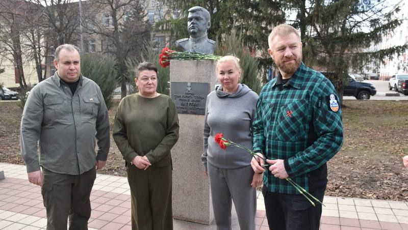 #депутат_Малькевич вместе с коллегами по Законодательному Собранию Санкт-Петербурга доставил гуманитарный груз в зону СВО #депутат_Малькевич вместе с коллегами по Законодательному Собранию Санкт-Петербурга доставил гуманитарный груз в зону СВО