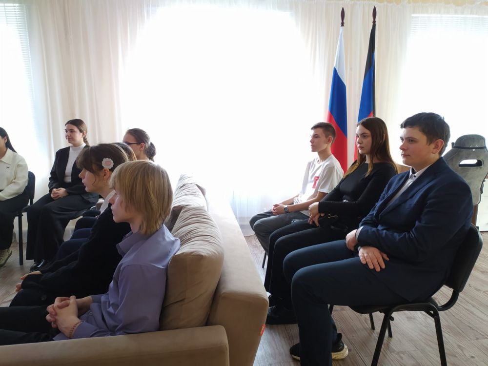 Сергей Желновач: 20 марта в молодежном отделе им. Марии Пироговой в рамках направления ГосСтартДиалог прошла встреча с учащимися ГБОУ «Школа № 6 им. Н.Я. Ильина г.о. Дебальцево» Сергей Желновач: 20 марта в молодежном отделе им. Марии Пироговой в рамках направления ГосСтартДиалог прошла встреча с учащимися ГБОУ «Школа № 6 им. Н.Я. Ильина г.о. Дебальцево»